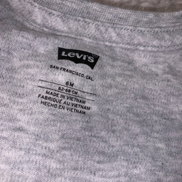 5 for $10 Levi’s EUC Gray Super Soft Longsleeve Zip Up Footed Onsie size 6M - Picture 5 of 7